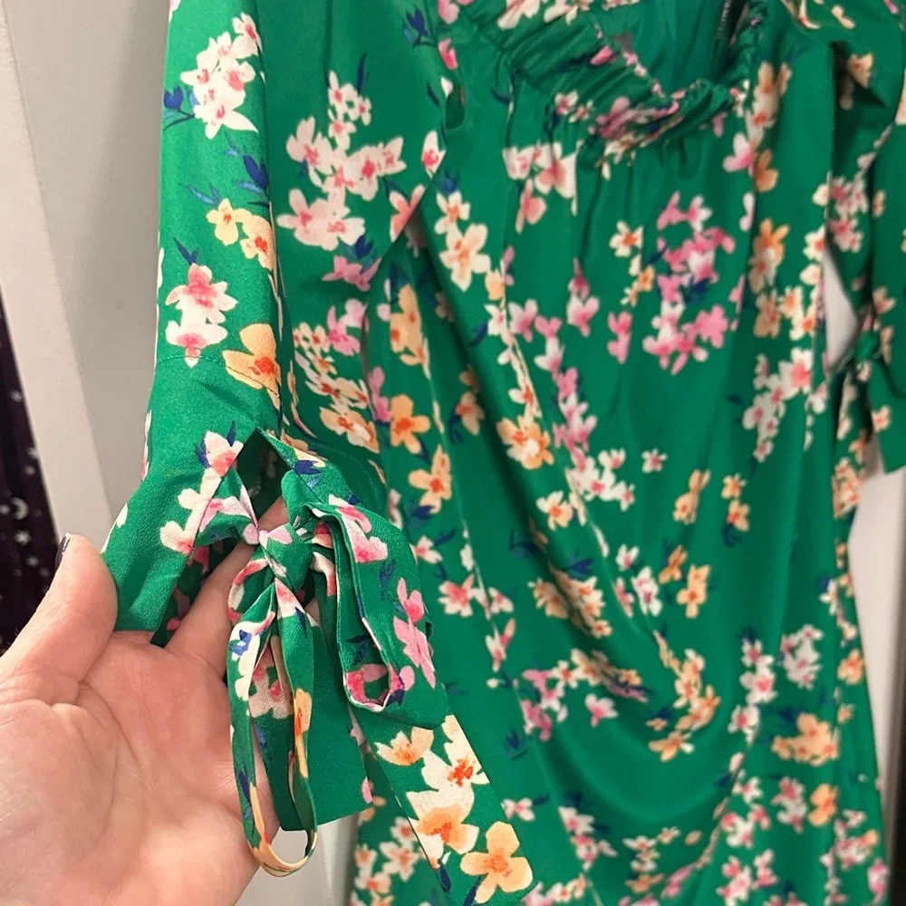 Vince Camuto Emerald Green Dress with Floral Accents - Picture 3 of 5